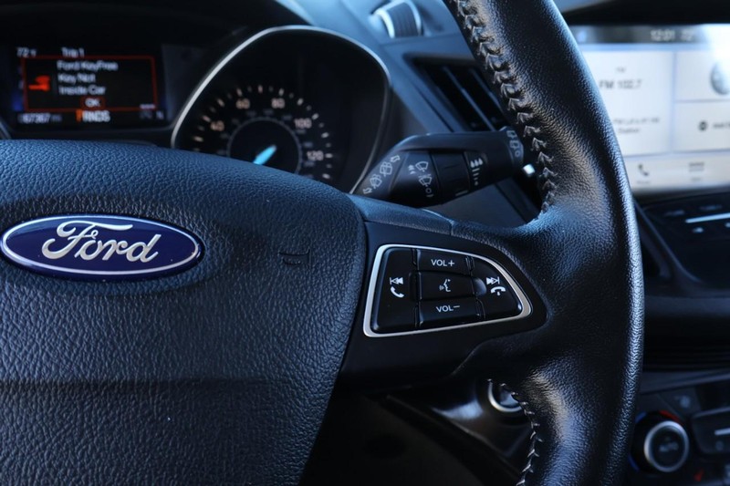 Ford Escape Vehicle Full-screen Gallery Image 28