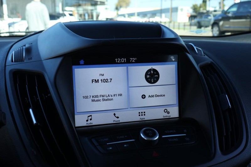 Ford Escape Vehicle Full-screen Gallery Image 31