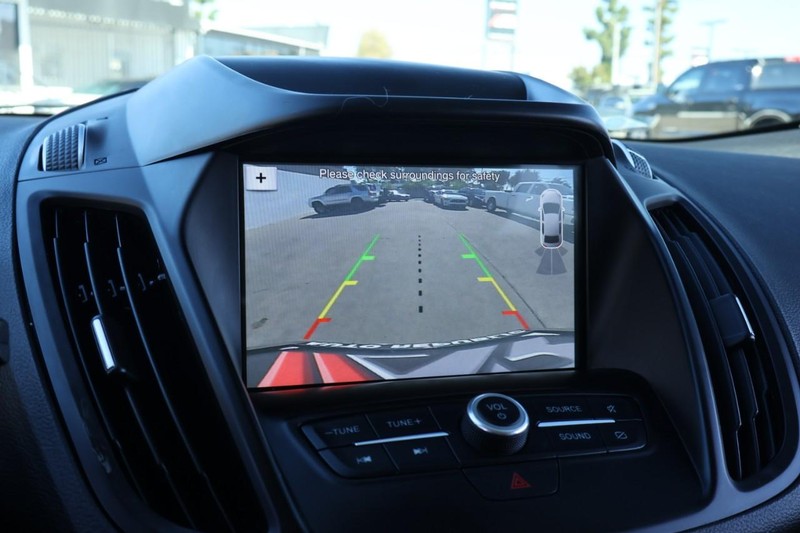 Ford Escape Vehicle Full-screen Gallery Image 32