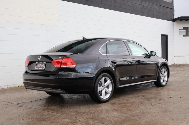 Volkswagen Passat Vehicle Full-screen Gallery Image 05