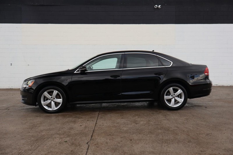 Volkswagen Passat Vehicle Full-screen Gallery Image 10