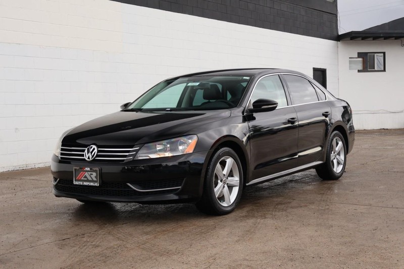 Volkswagen Passat Vehicle Full-screen Gallery Image 11
