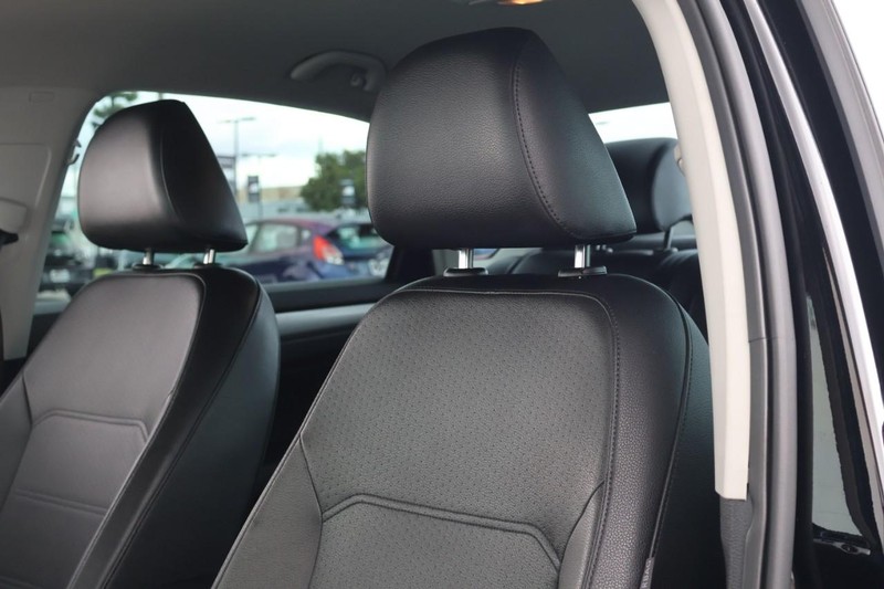 Volkswagen Passat Vehicle Full-screen Gallery Image 20