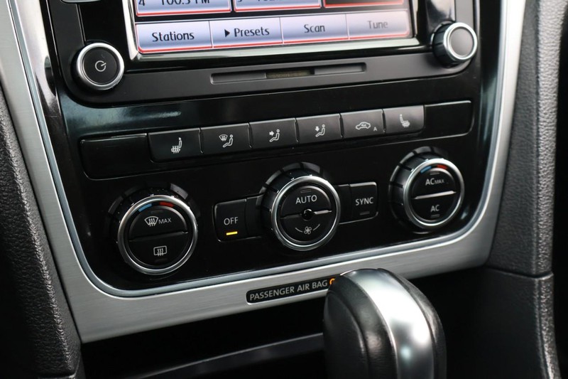 Volkswagen Passat Vehicle Full-screen Gallery Image 32