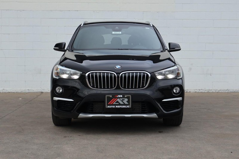BMW X1 Vehicle Full-screen Gallery Image 02