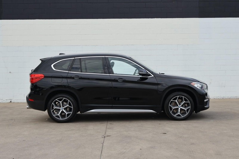 BMW X1 Vehicle Full-screen Gallery Image 04