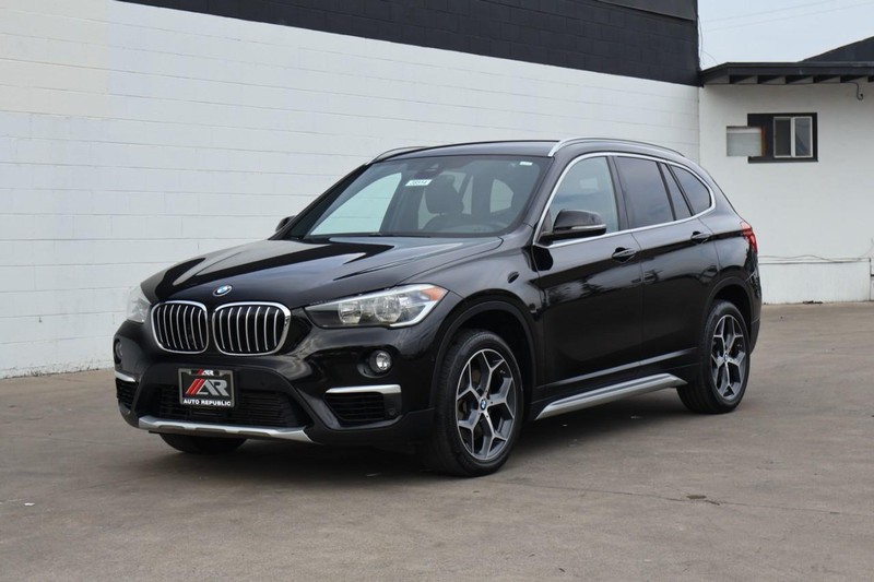 BMW X1 Vehicle Full-screen Gallery Image 12