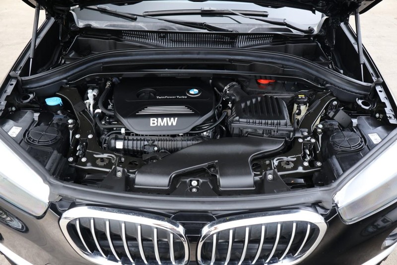 BMW X1 Vehicle Full-screen Gallery Image 13