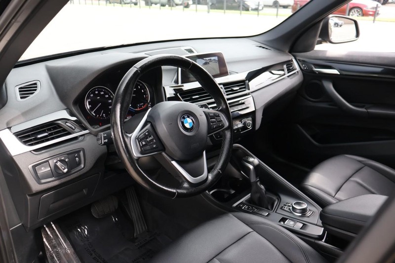 BMW X1 Vehicle Full-screen Gallery Image 16