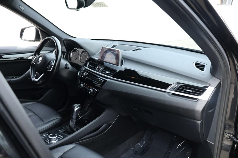 BMW X1 Vehicle Full-screen Gallery Image 20