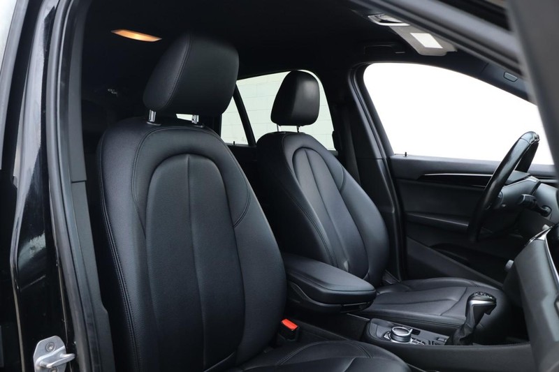 BMW X1 Vehicle Full-screen Gallery Image 21