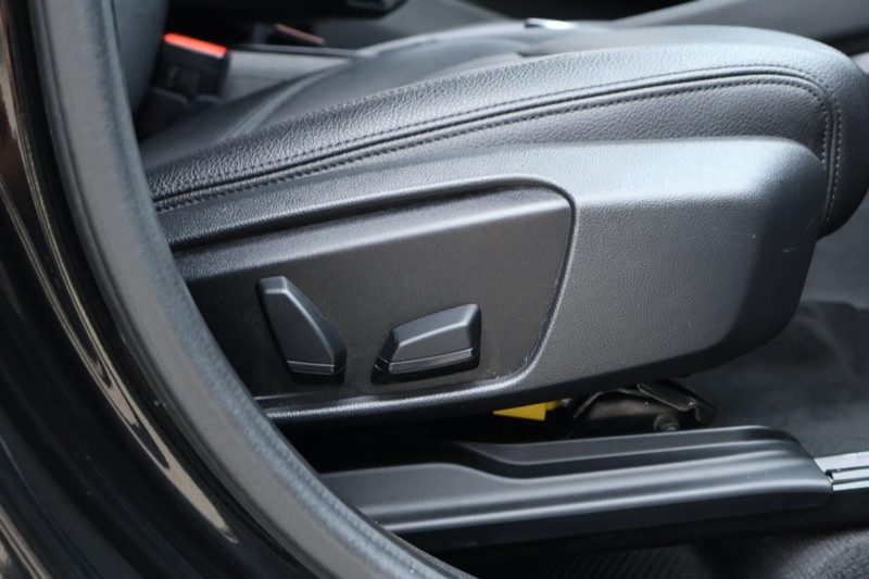 BMW X1 Vehicle Full-screen Gallery Image 22