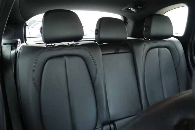 BMW X1 Vehicle Full-screen Gallery Image 23