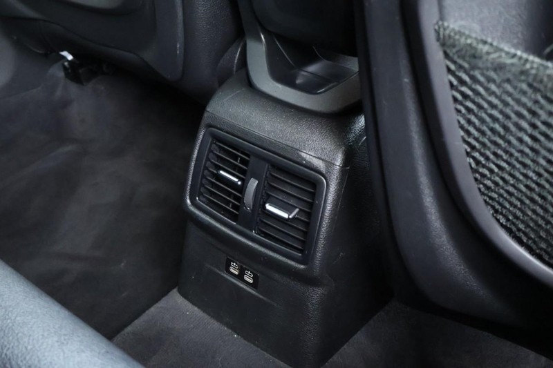 BMW X1 Vehicle Full-screen Gallery Image 24