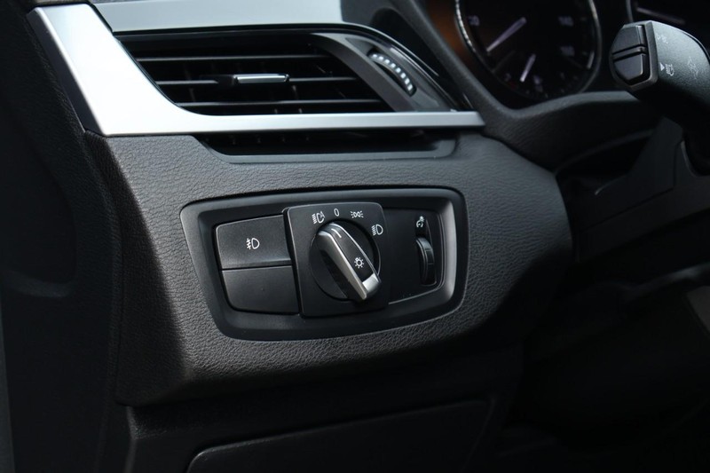 BMW X1 Vehicle Full-screen Gallery Image 28