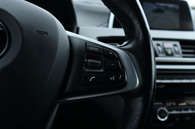 BMW X1 Vehicle Full-screen Gallery Image 30