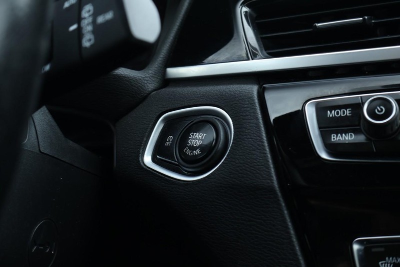 BMW X1 Vehicle Full-screen Gallery Image 31