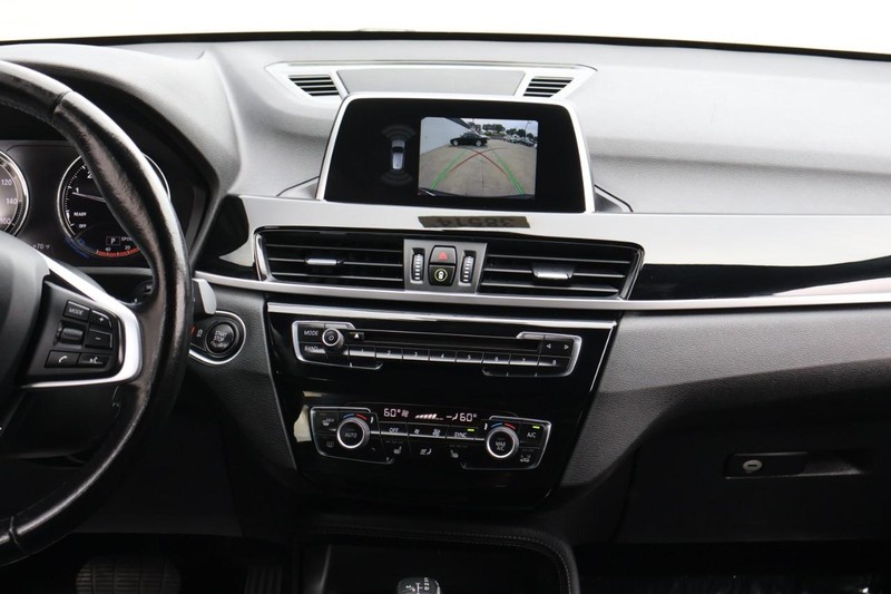 BMW X1 Vehicle Full-screen Gallery Image 32