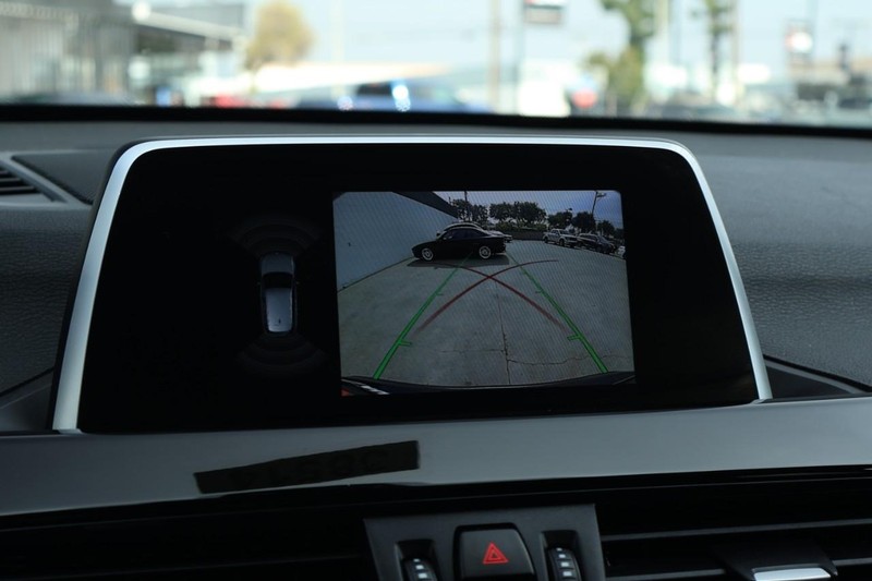 BMW X1 Vehicle Full-screen Gallery Image 34