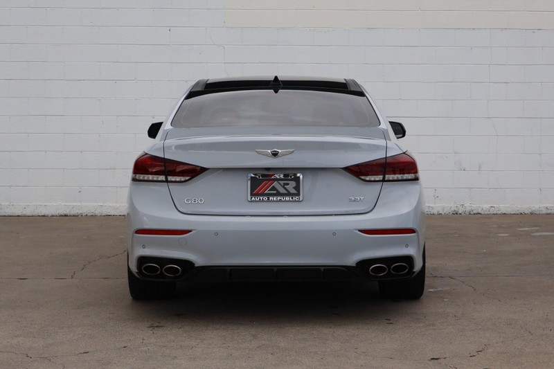 Genesis G80 Vehicle Full-screen Gallery Image 06