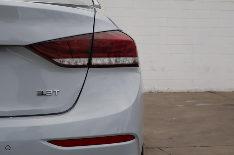 Genesis G80 Vehicle Full-screen Gallery Image 07