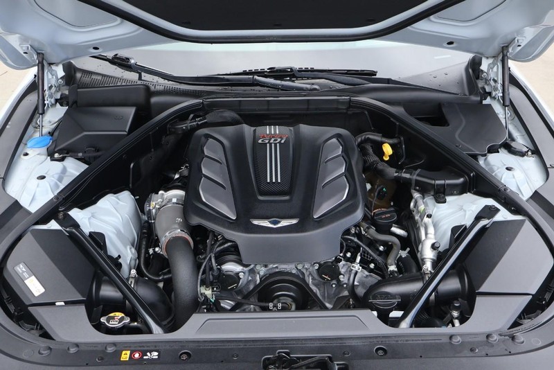 Genesis G80 Vehicle Full-screen Gallery Image 14