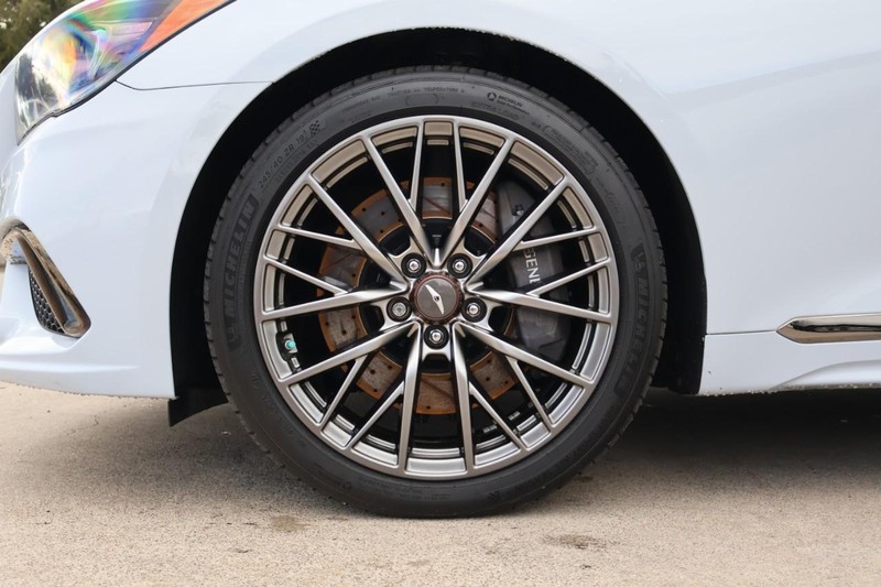 Genesis G80 Vehicle Full-screen Gallery Image 16