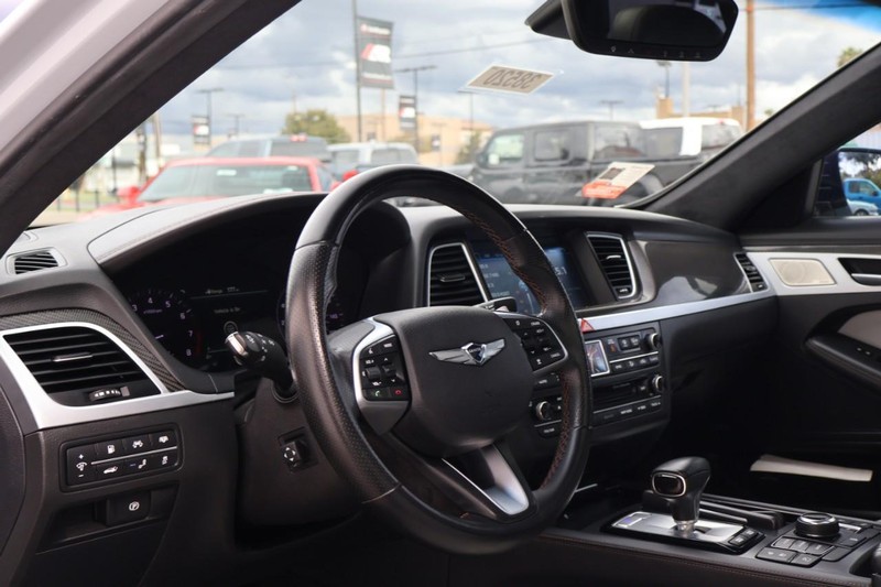 Genesis G80 Vehicle Full-screen Gallery Image 19