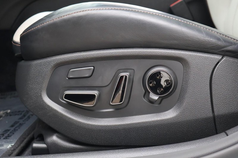 Genesis G80 Vehicle Full-screen Gallery Image 21