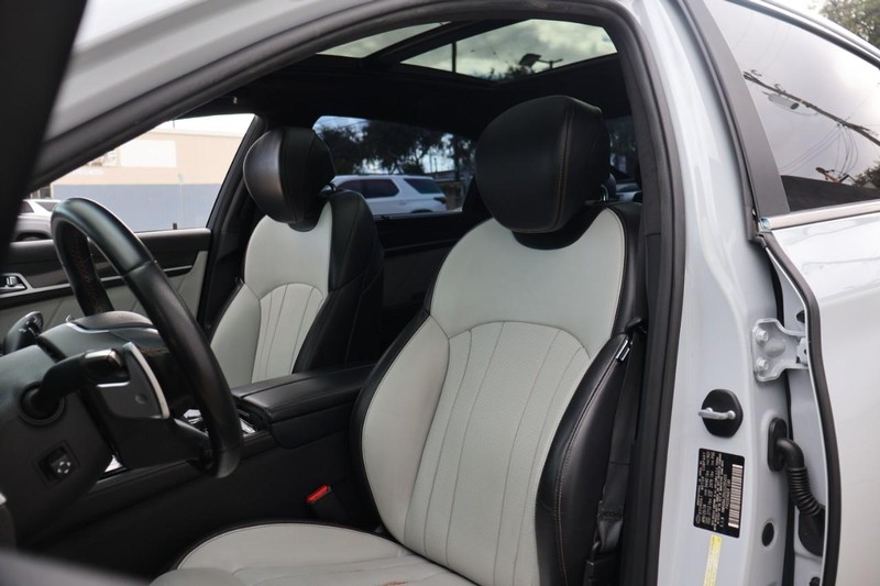 Genesis G80 Vehicle Full-screen Gallery Image 22