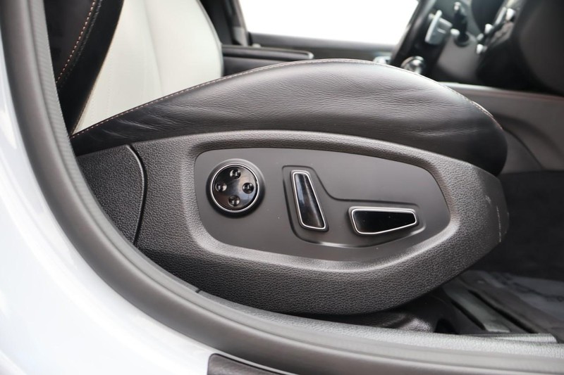 Genesis G80 Vehicle Full-screen Gallery Image 25