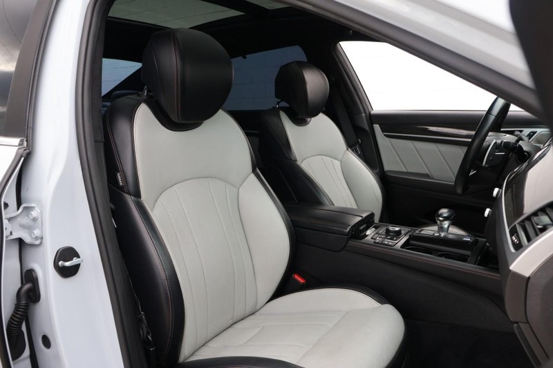 Genesis G80 Vehicle Full-screen Gallery Image 26