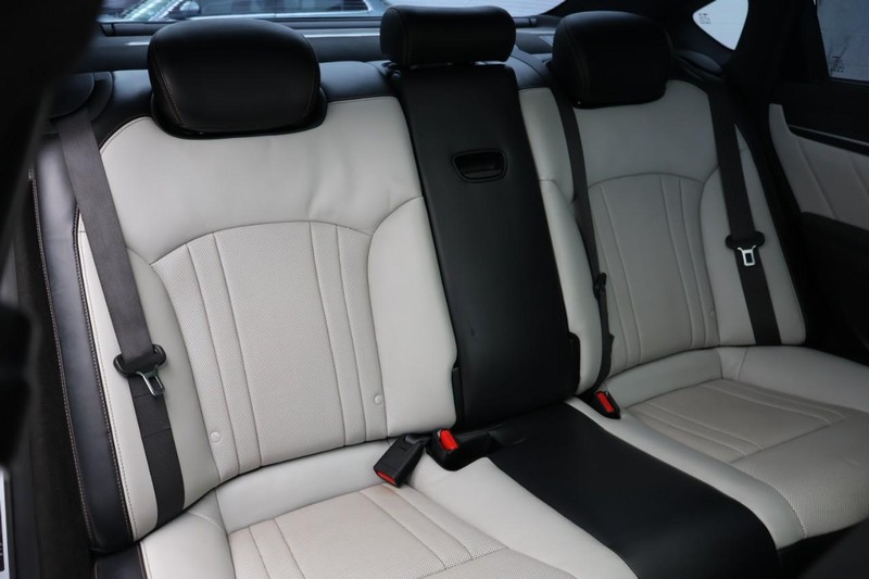 Genesis G80 Vehicle Full-screen Gallery Image 28