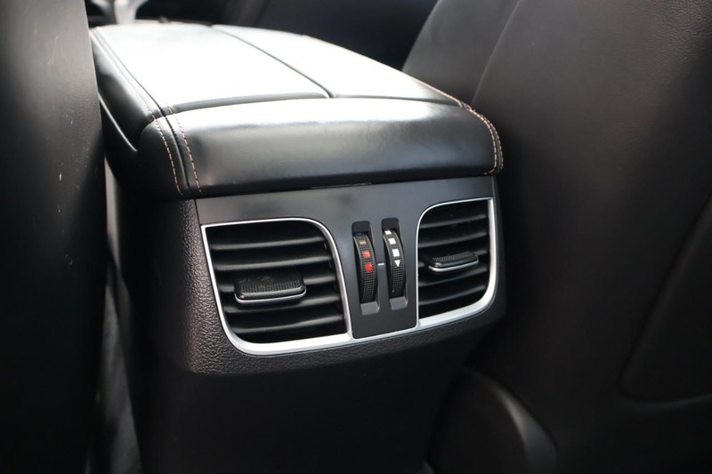 Genesis G80 Vehicle Full-screen Gallery Image 29