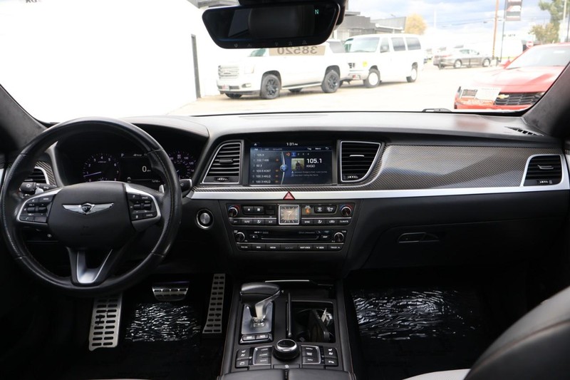 Genesis G80 Vehicle Full-screen Gallery Image 30