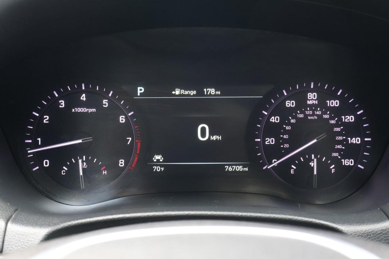 Genesis G80 Vehicle Full-screen Gallery Image 31