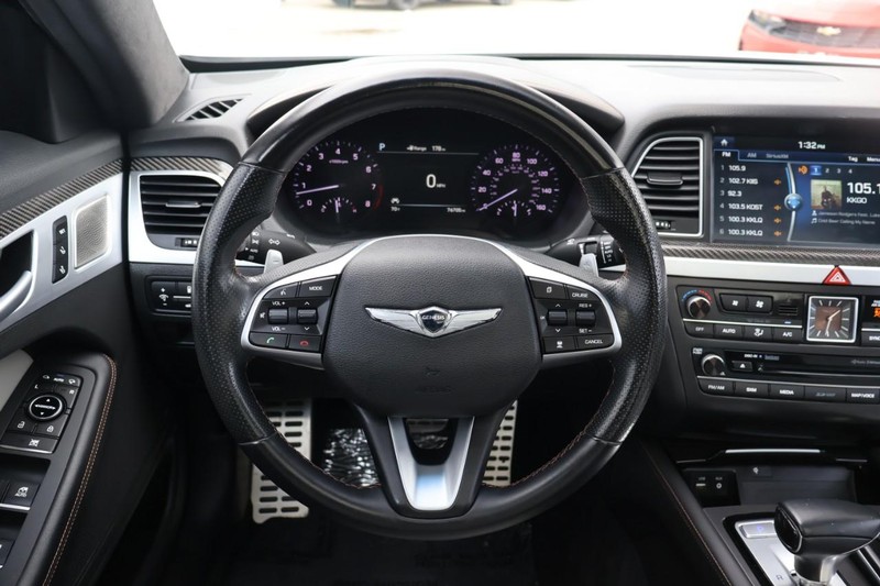 Genesis G80 Vehicle Full-screen Gallery Image 32