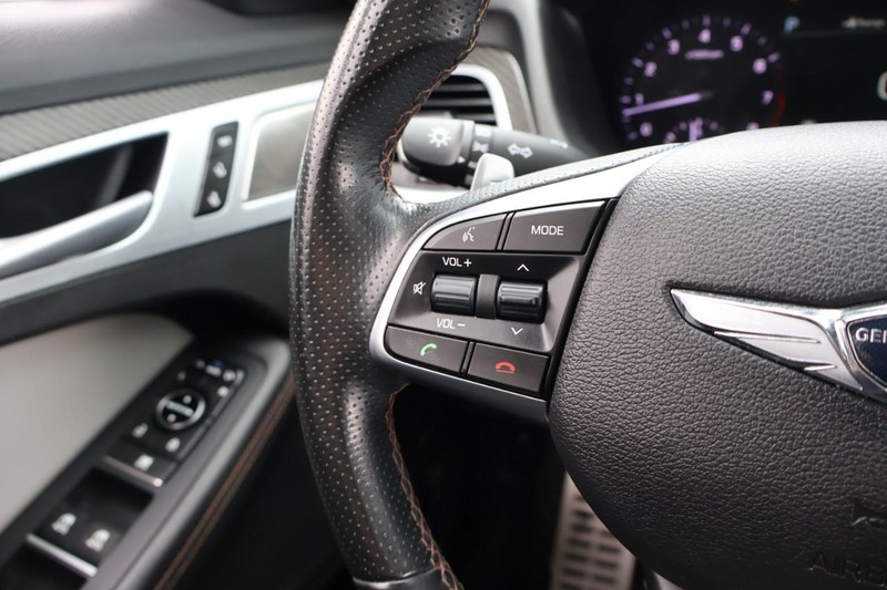 Genesis G80 Vehicle Full-screen Gallery Image 33