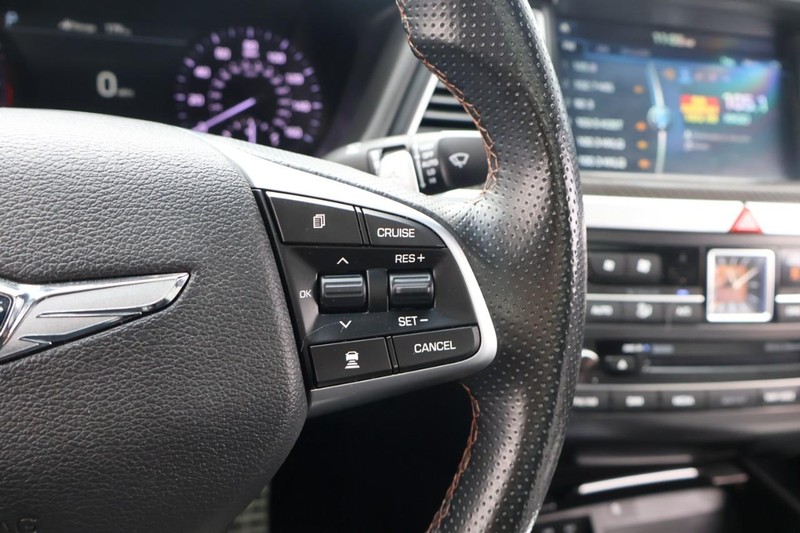 Genesis G80 Vehicle Full-screen Gallery Image 34