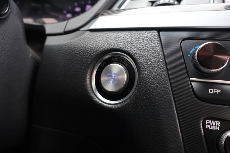 Genesis G80 Vehicle Full-screen Gallery Image 35