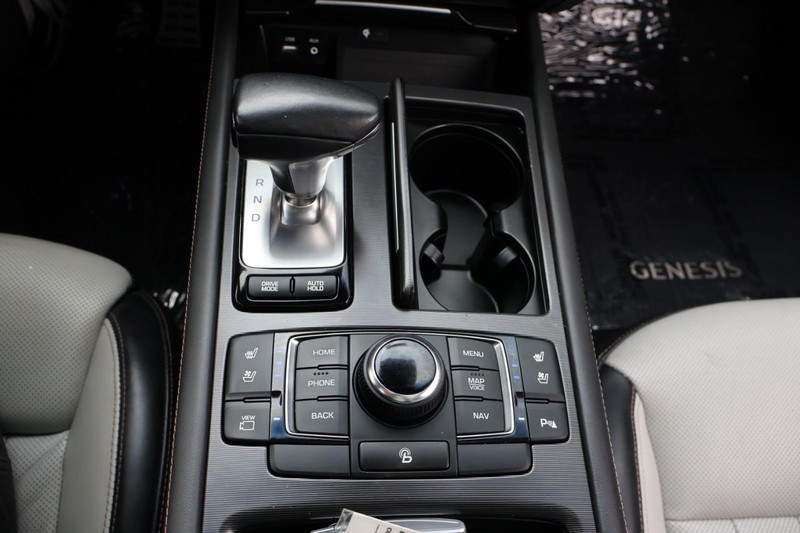 Genesis G80 Vehicle Full-screen Gallery Image 39