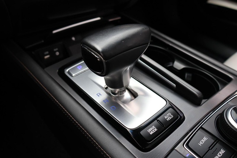 Genesis G80 Vehicle Full-screen Gallery Image 40