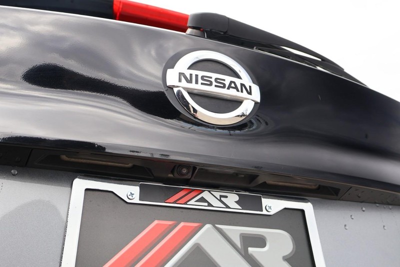 Nissan LEAF Vehicle Full-screen Gallery Image 08