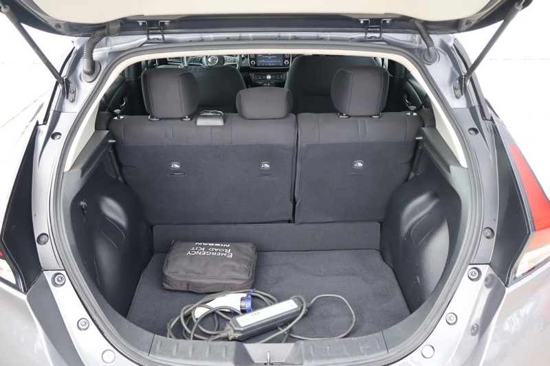 Nissan LEAF Vehicle Full-screen Gallery Image 09