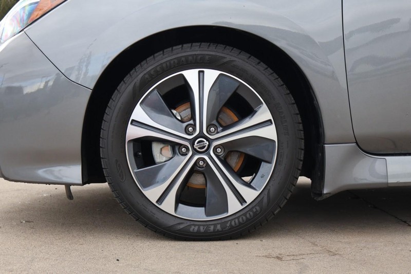 Nissan LEAF Vehicle Full-screen Gallery Image 14