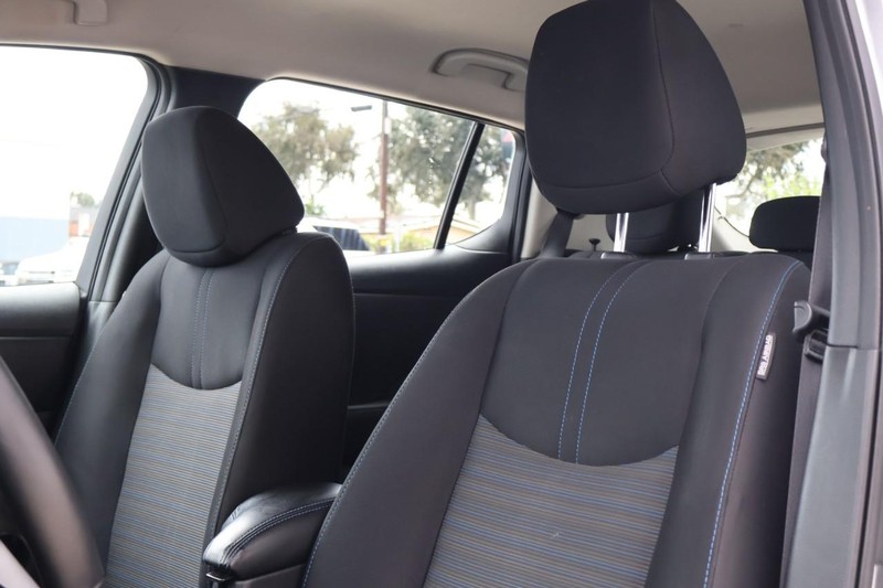 Nissan LEAF Vehicle Full-screen Gallery Image 19