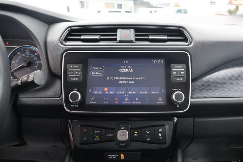 Nissan LEAF Vehicle Full-screen Gallery Image 29