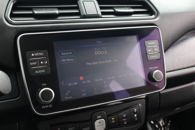 Nissan LEAF Vehicle Full-screen Gallery Image 30