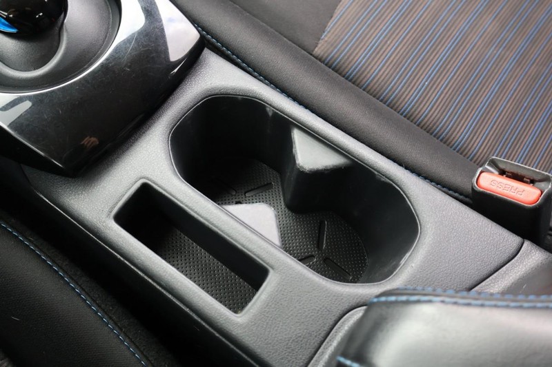 Nissan LEAF Vehicle Full-screen Gallery Image 33