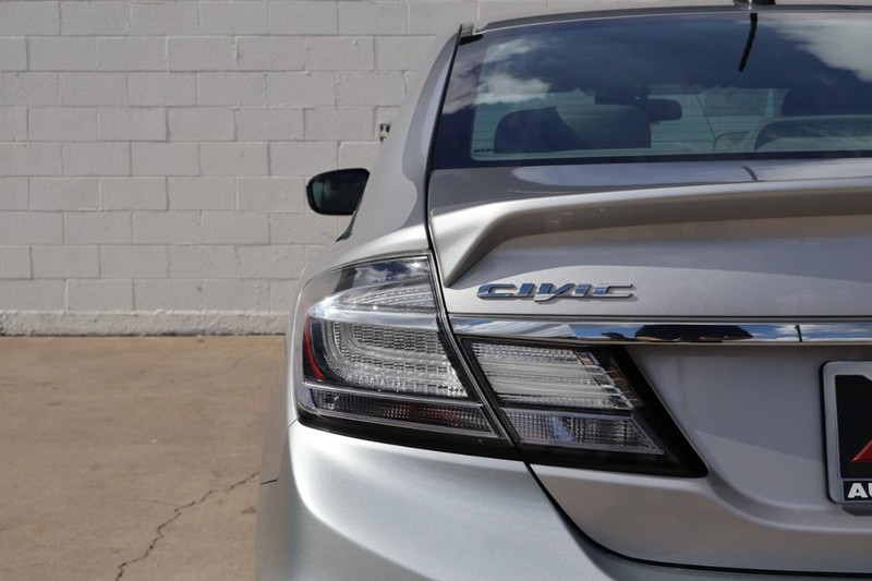 Honda Civic Hybrid Vehicle Full-screen Gallery Image 07